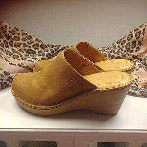 Born Tan Suede Wedge Mule Clogs Size 9